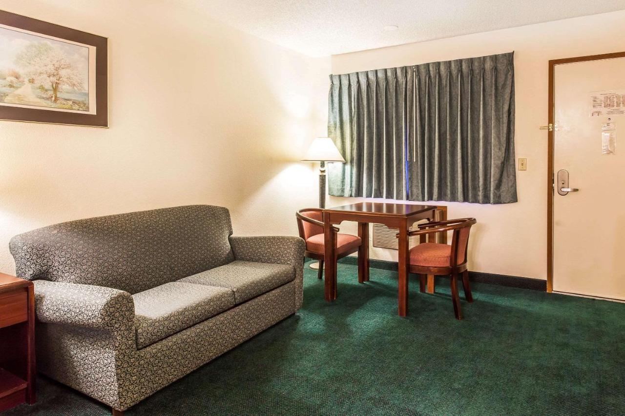 Econolodge Еверетт Екстер'єр фото